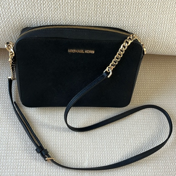 Michael Kors Handbags - Michael Kors Crossbody